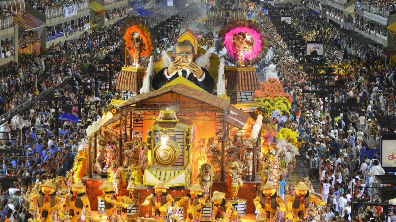 RIO DE JANEIRO, BRAZIL - FEBRUARY 15, 2015: Rio Samba School Vila Isabel perform at at Marques de Sapucai known as Sambodromo, for the Carnival Samba Parade competition
