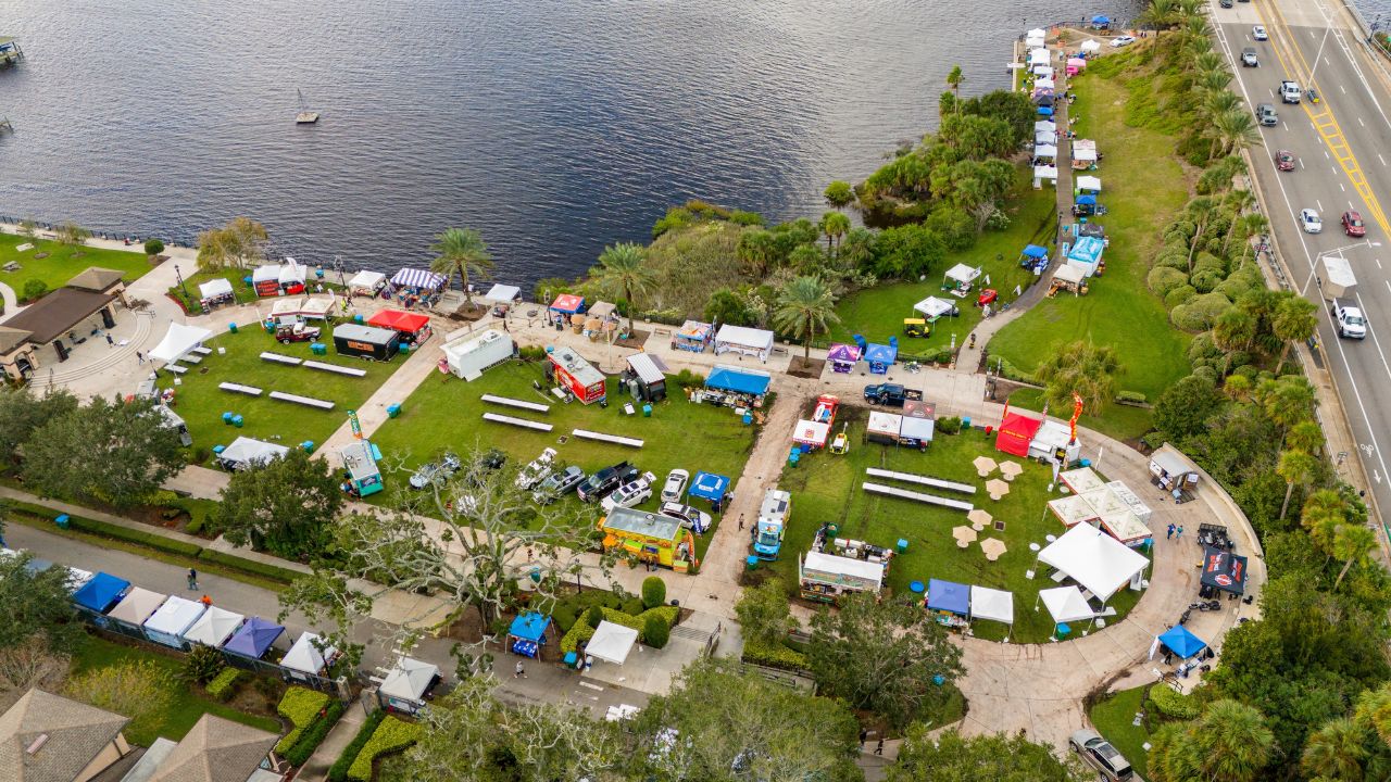 Ormond Beach, FL, USA - November 18, 2023: Aerial photo Super Scenic 150 mile garage sale extravaganza at Ormond Beach Rockefeller Gardens