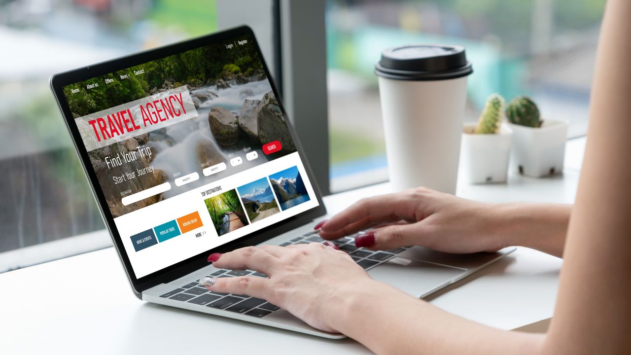 Online travel agency website for modish search and travel planning offers deal and package for flight , hotel and tour booking