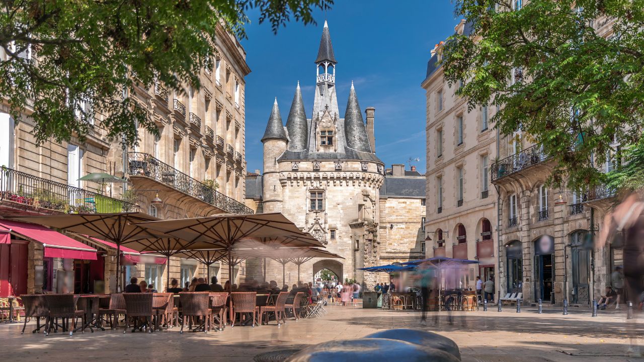 Porte Cailhau gate in Bordeaux, France, with restaurants and terraces nearby