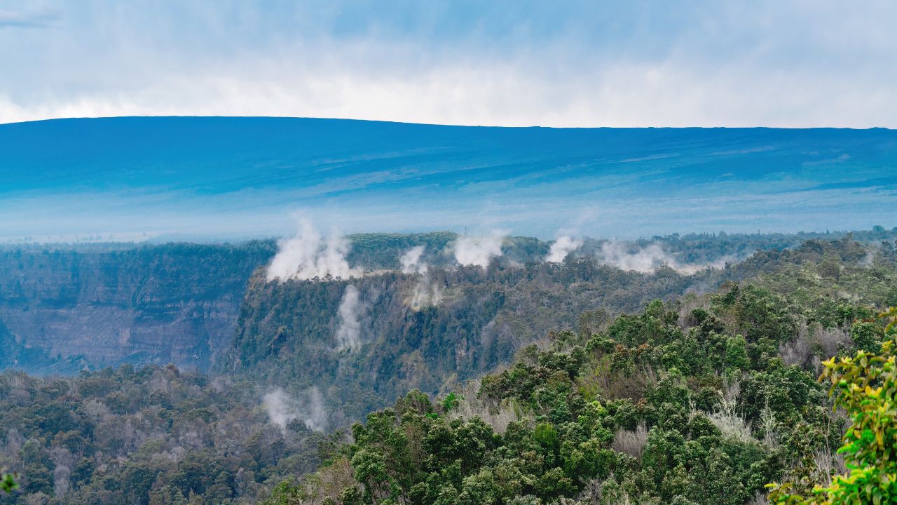 Volcanoes National Park, A World of Fire and Beauty Located on the Big Island of Hawaii, Volcanoes National Park encompasses two of the world's most active volcanoes, Kīlauea and Mauna Loa, ecosystems