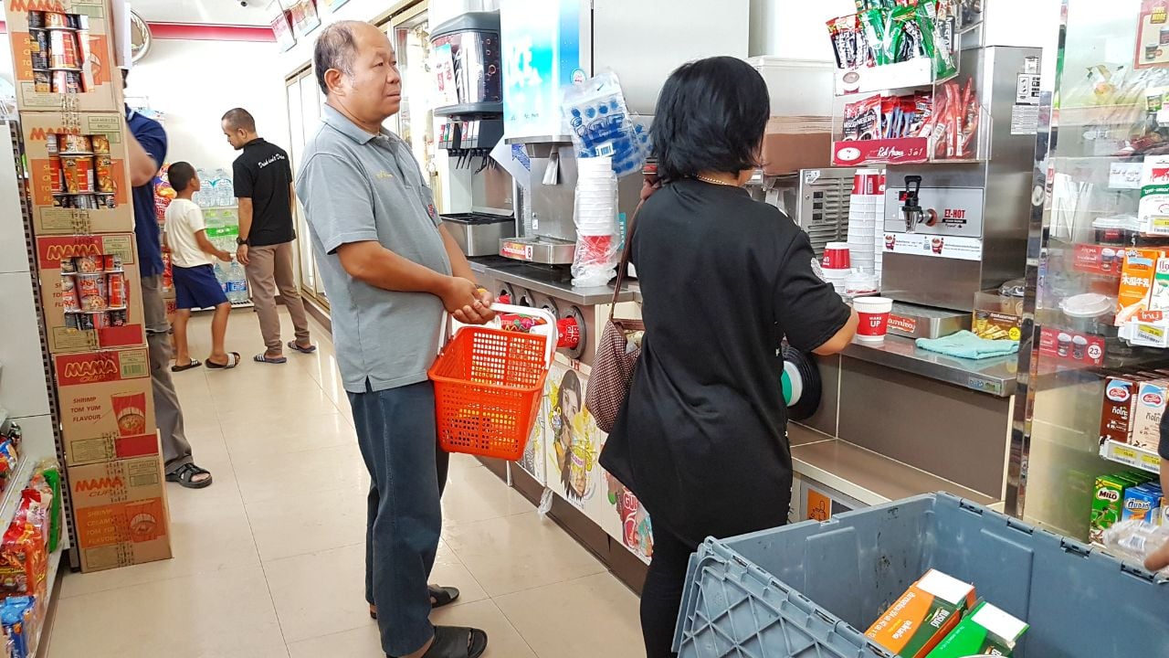 BANGKOK, THAILAND - MARCH 31 : unidentified people paying at the cashier in 7- Eleven on March 31, 2017 in Bangkok, Thailand.