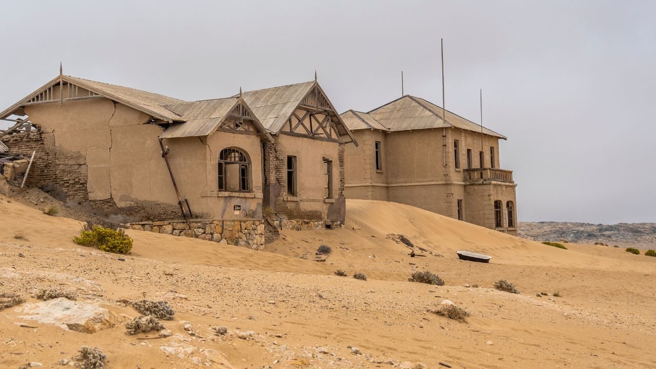 KOLMANSKOP, NAMIBIA German Kolmanskop - Kolmannskuppe Ghost Town, view to the houses on a foggy day