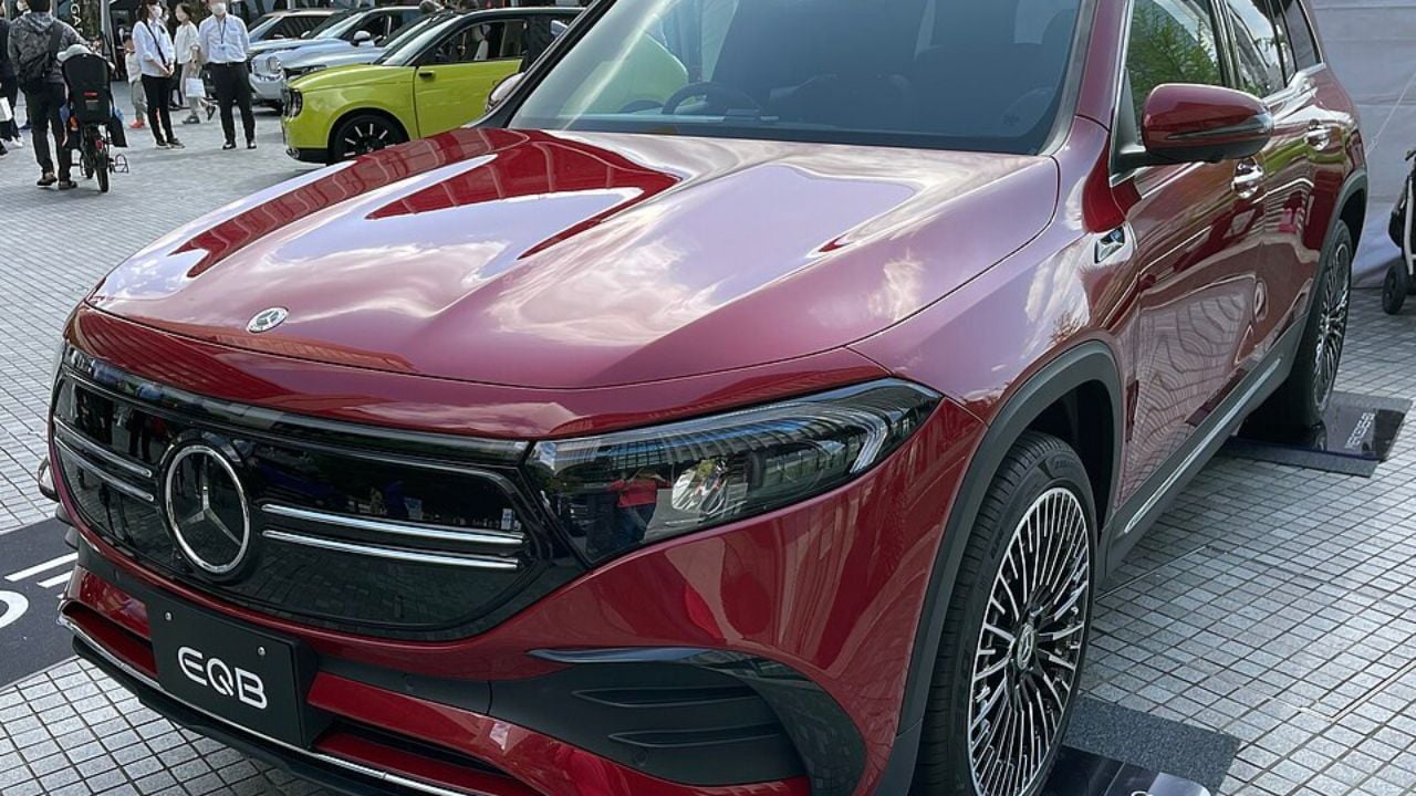 The_frontview_of_Mercedes-Benz_EQB