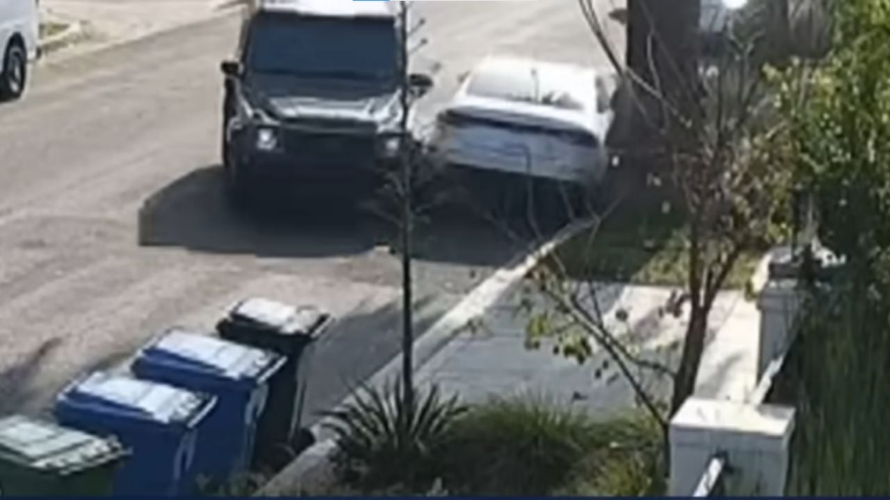 California mom ram burglar's getaway car with G-wagon.