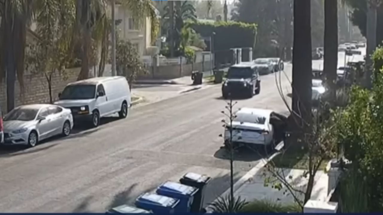 California mom ram burglar's getaway car with G-wagon.