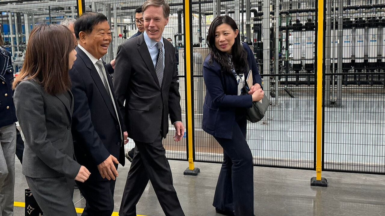 Ambassador Burns with Chairman Cho Tak Wong at Fuyao Glass Factory.