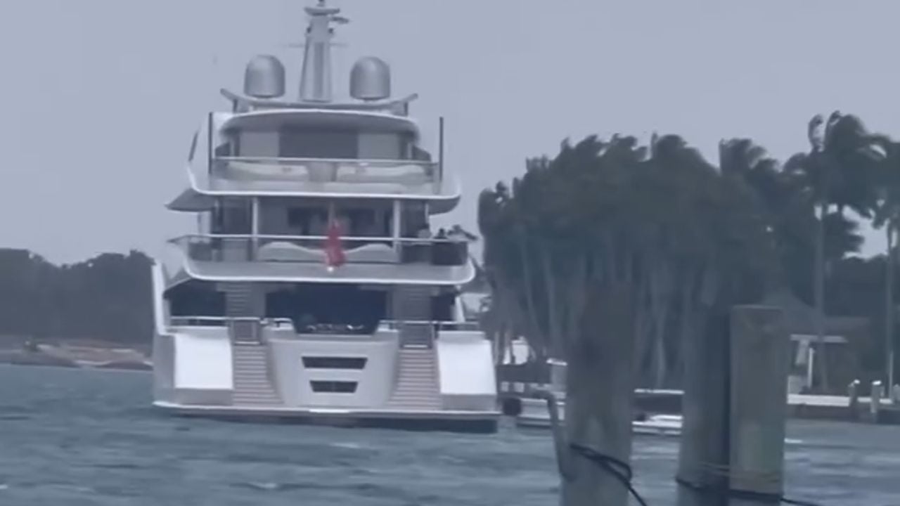 Arrow yacht.