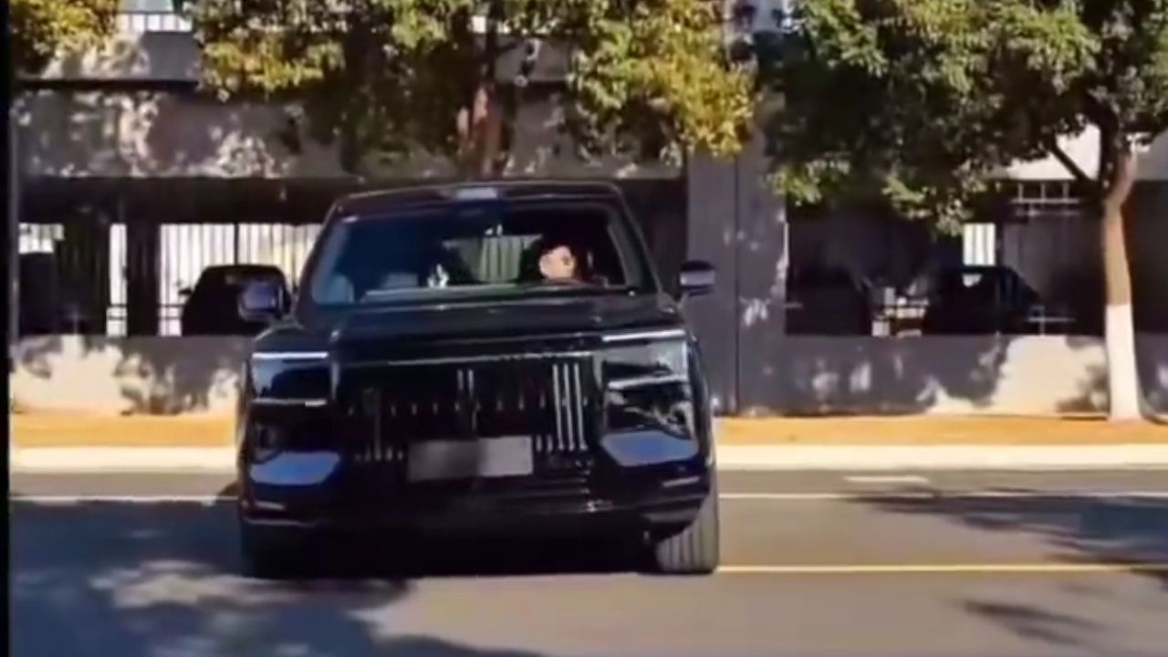 Zeekr 9X can lift its body when it senses a crash.