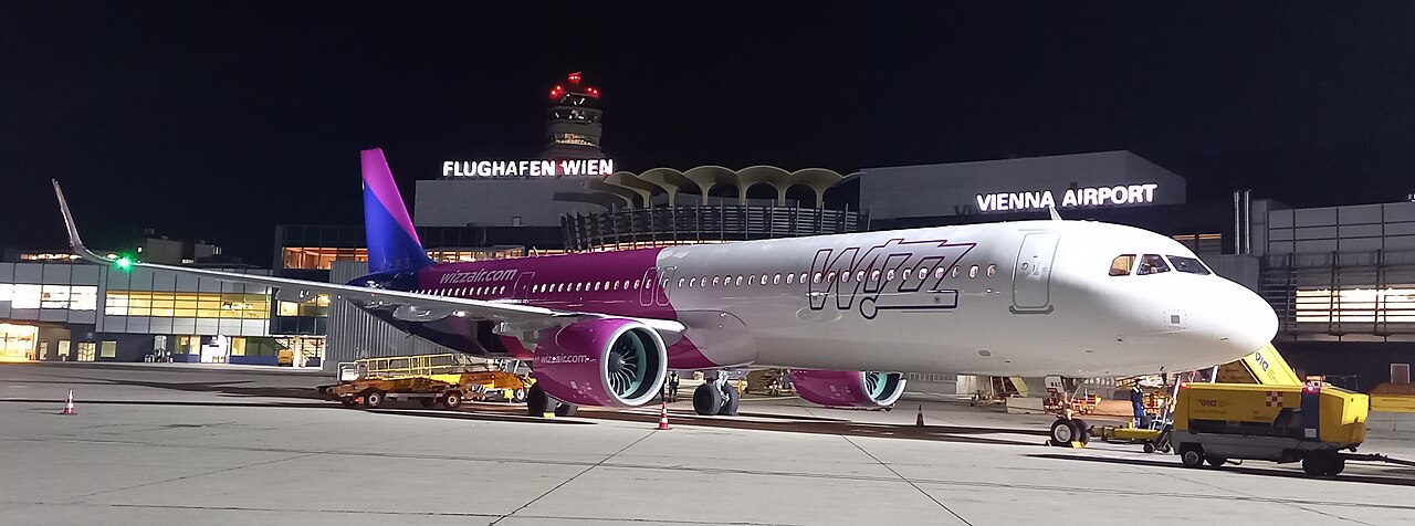Wizz Air Malta Airbus A321neo 9H-WAC at VIE Airport.