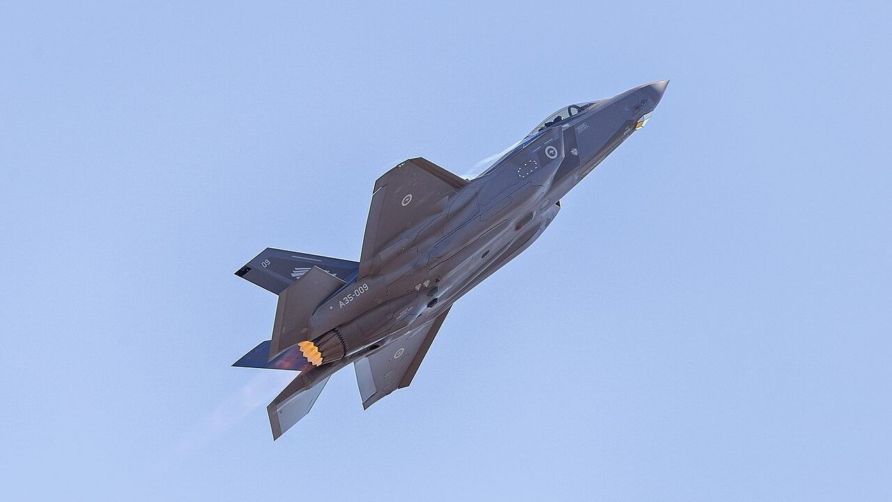 RAAF (A35-009) Lockheed Martin F-35A Lightning II display at the 2019 Australian International Airshow.