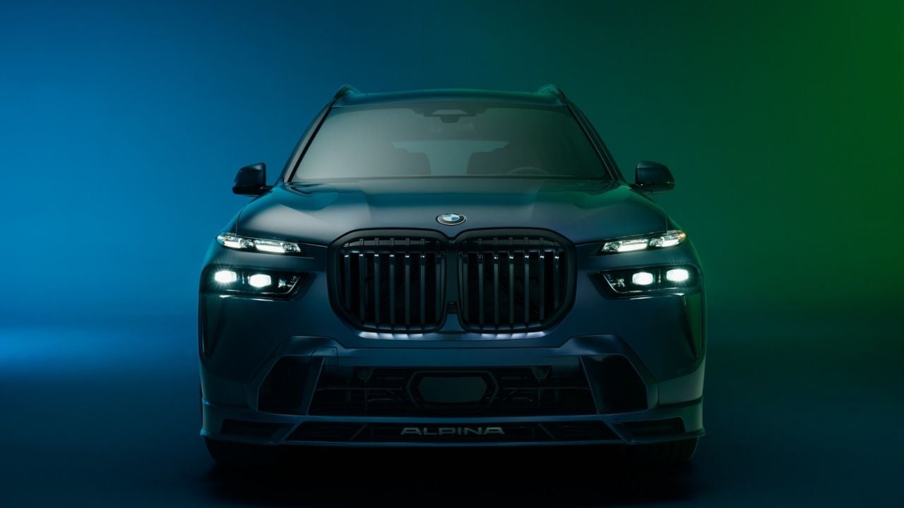 Front view studio shot of a 2026 BMW ALPINA XB7 MANUFAKTUR