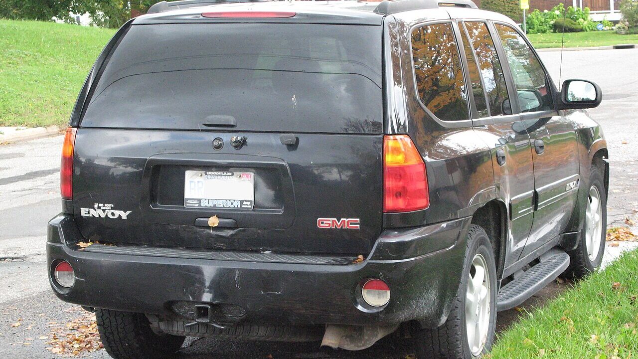 2005 GMC Envoy photographed in Sault Ste. Marie, Ontario, Canada.