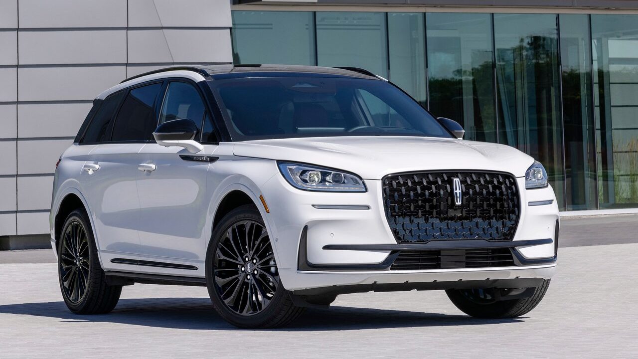 2023 Lincoln Corsair white.