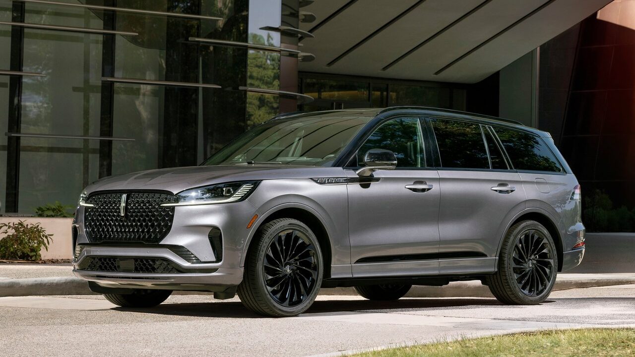2025 Lincoln Aviator profile.