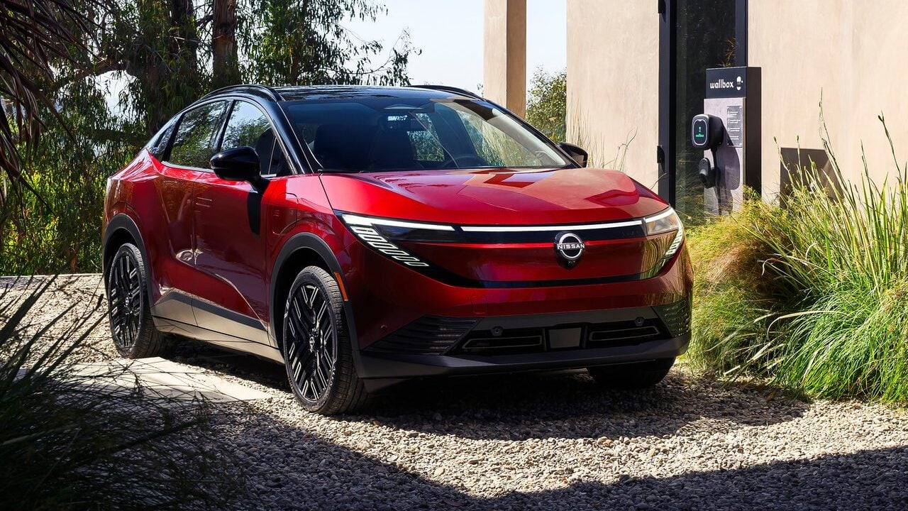 2026 Nissan Leaf red.