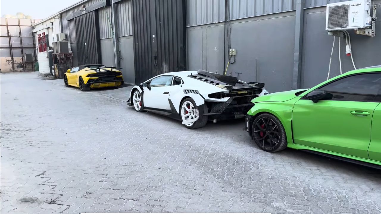 Rear angle view of Two Lamborghini Huracáns