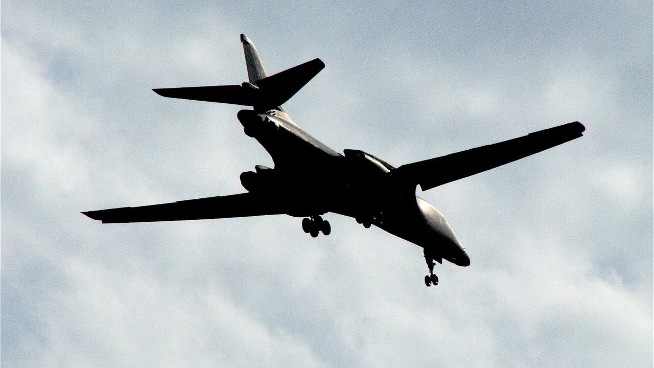 B1 LANCE BOMBER.