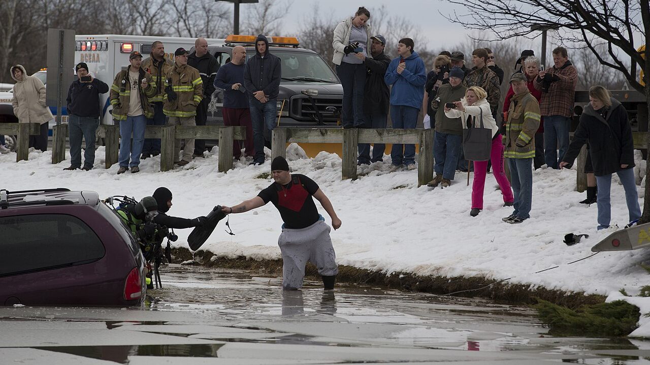 Minivan into a pond, Drunk Driving Accident.