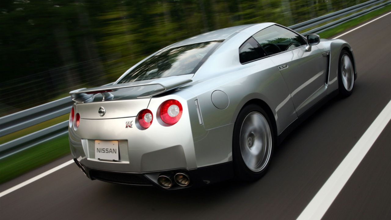 Nissan GT R