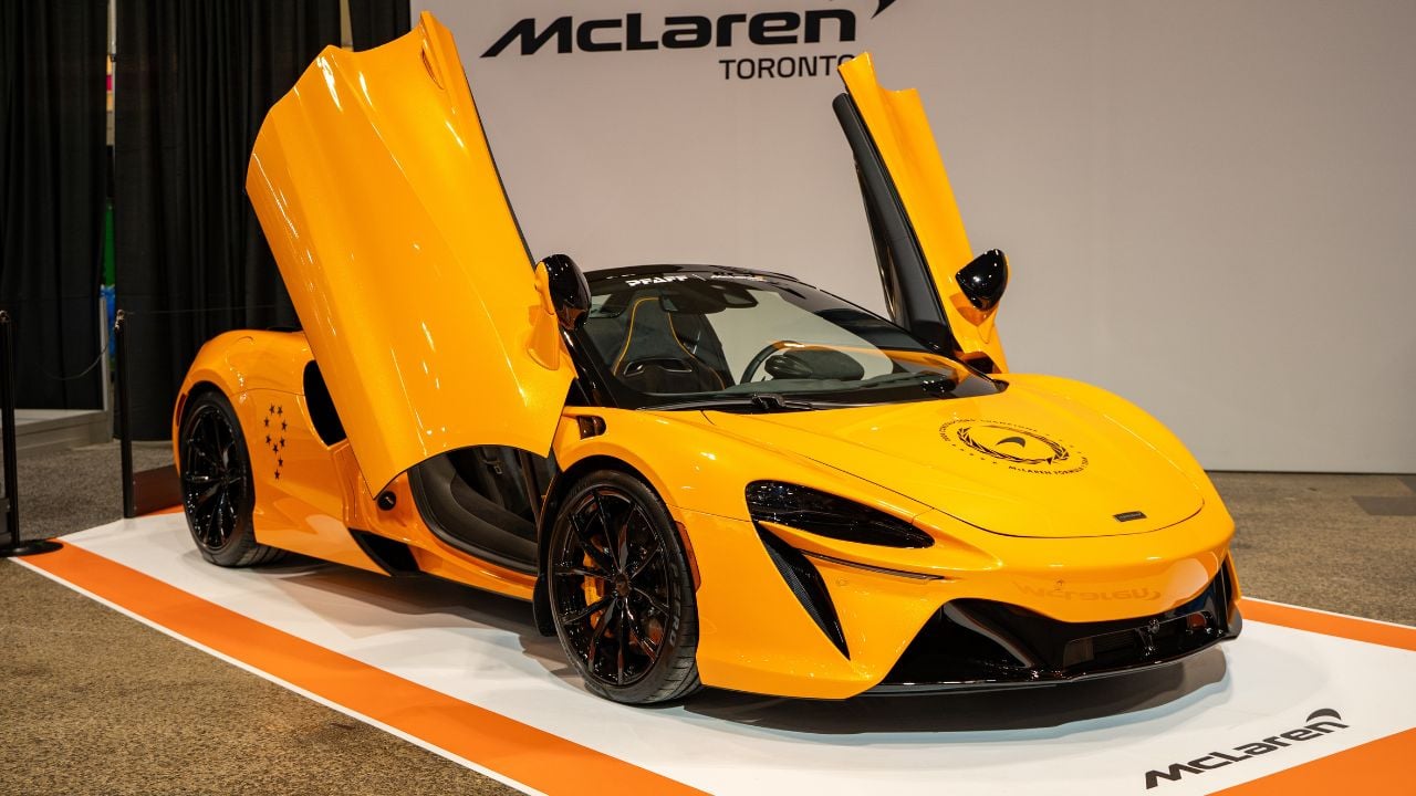 McLaren Artura Spider