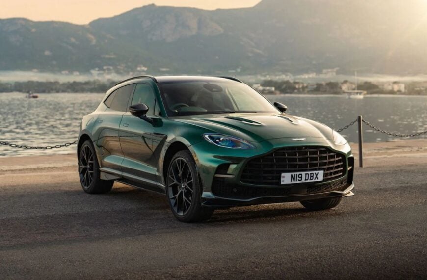 Aston Martin DBX707
