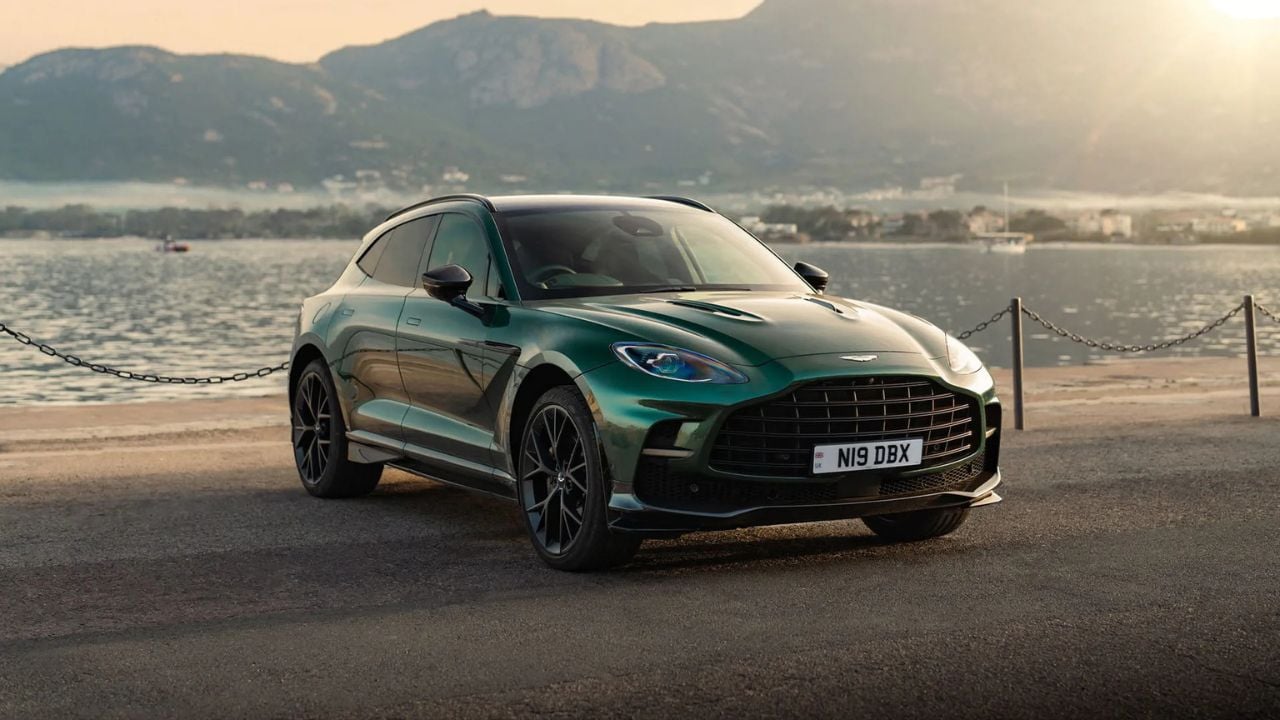 Aston Martin DBX707
