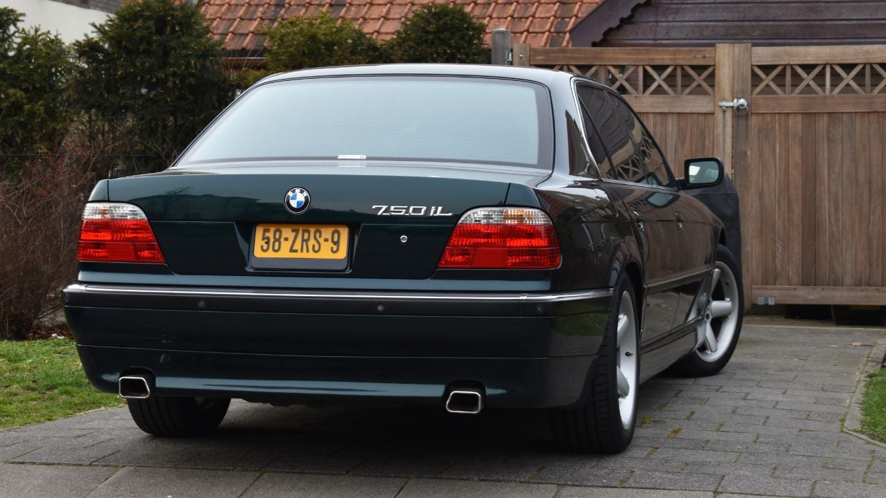 BMW 750iL (E38)