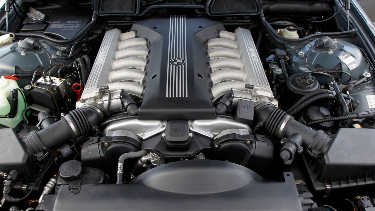 BMW 750iL (E38)