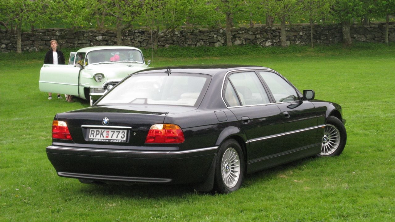 BMW 750iL (E38)
