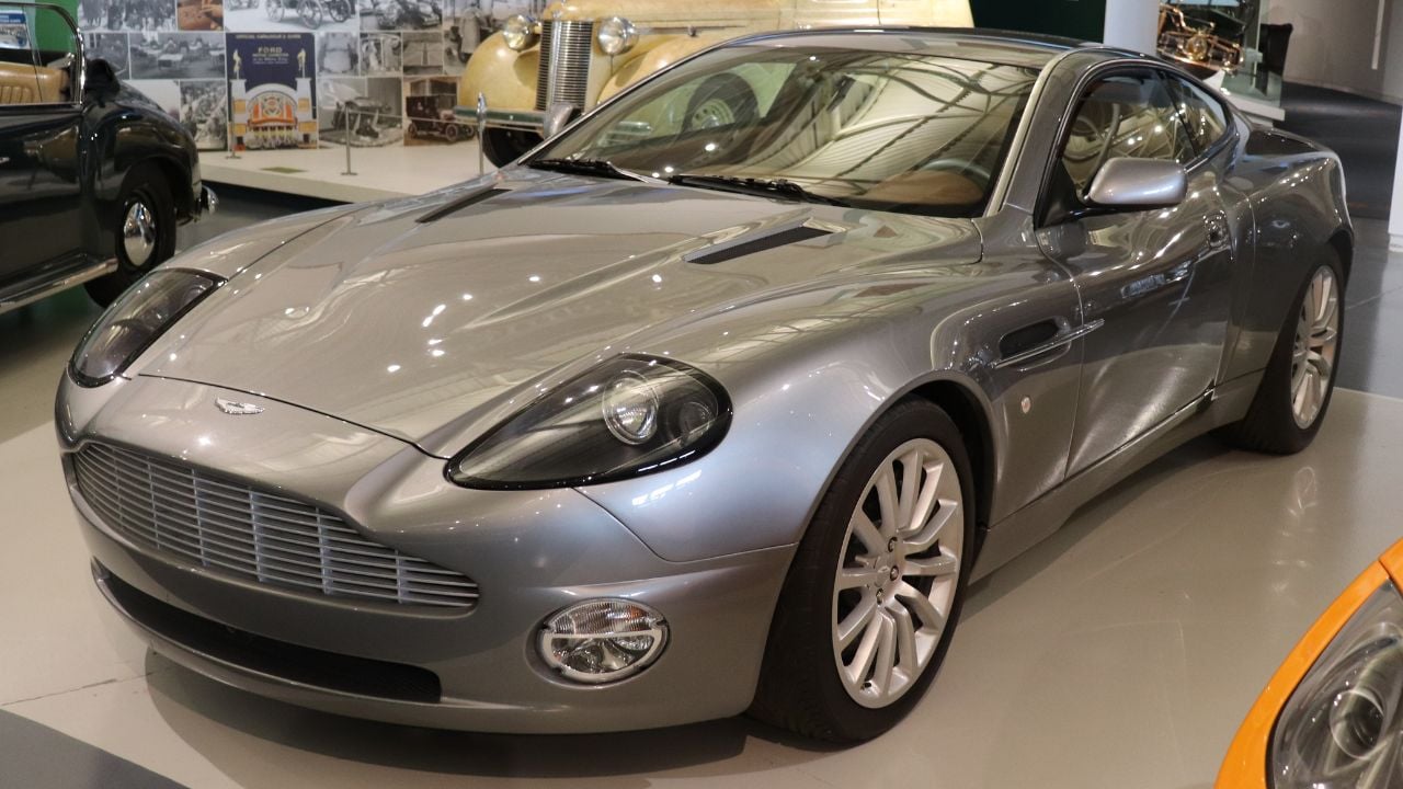 Aston Martin V12 Vanquish