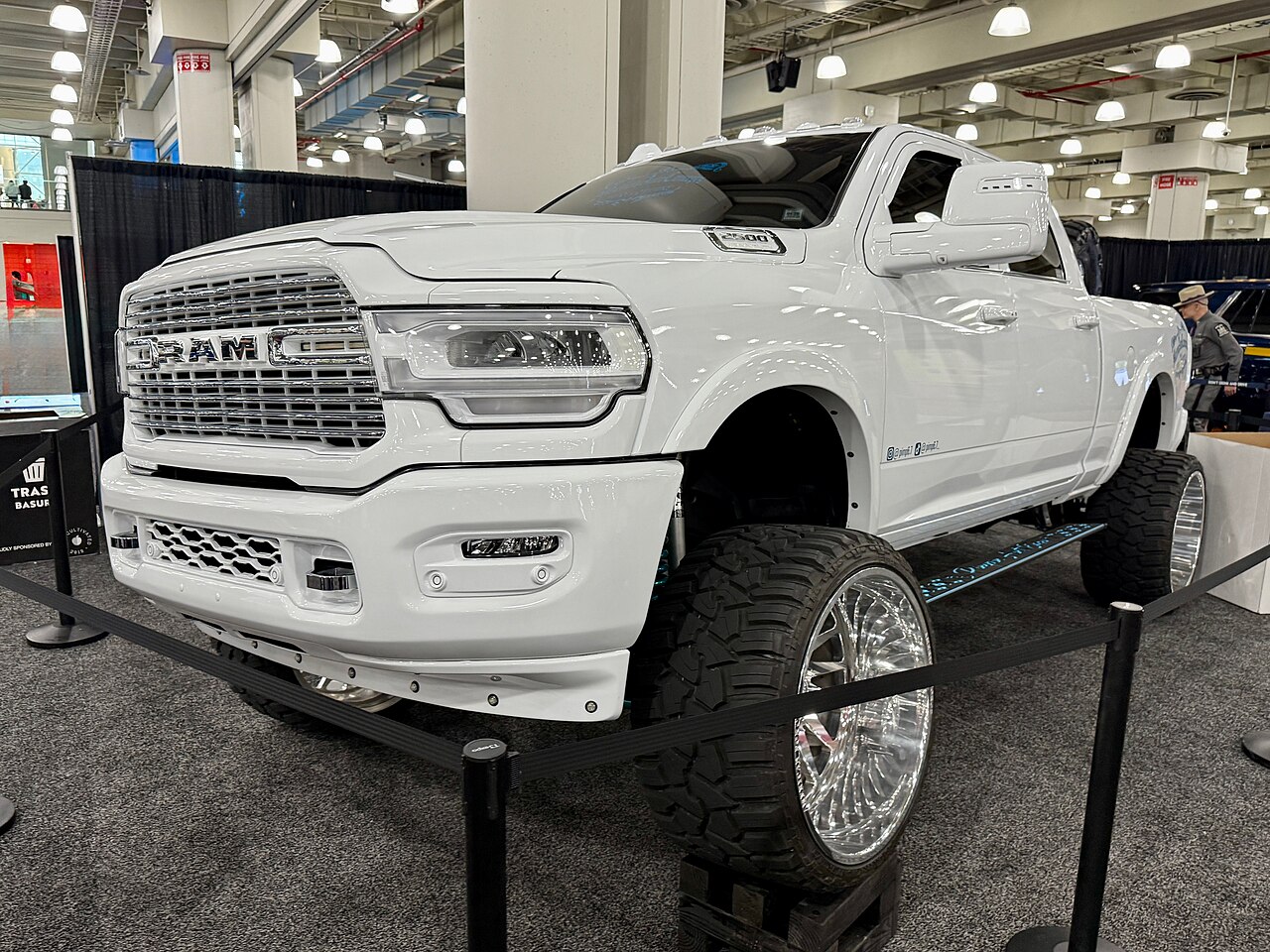 Ram 2500 (lifted pickup truck).