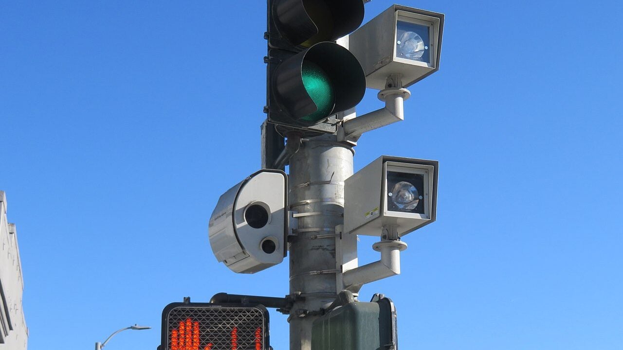 Red light camera at 4th and Harrison, October 2020.