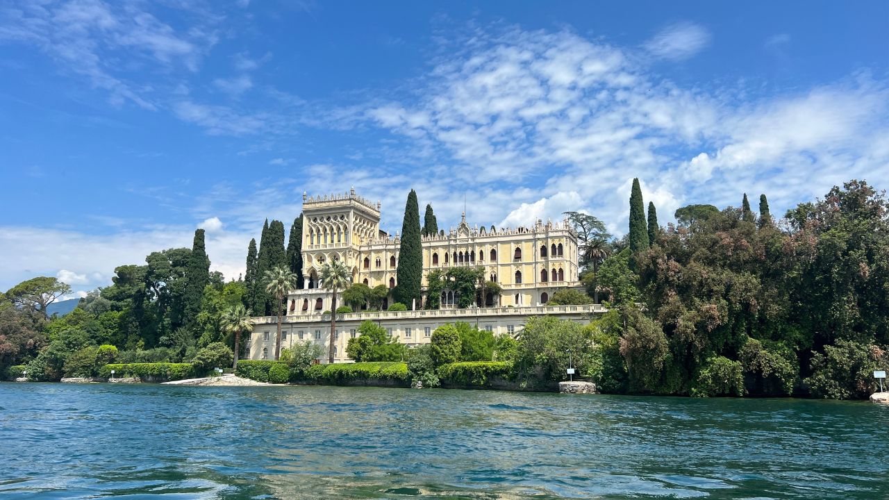 Mansion on Lake Garda in Sirmione Italy
