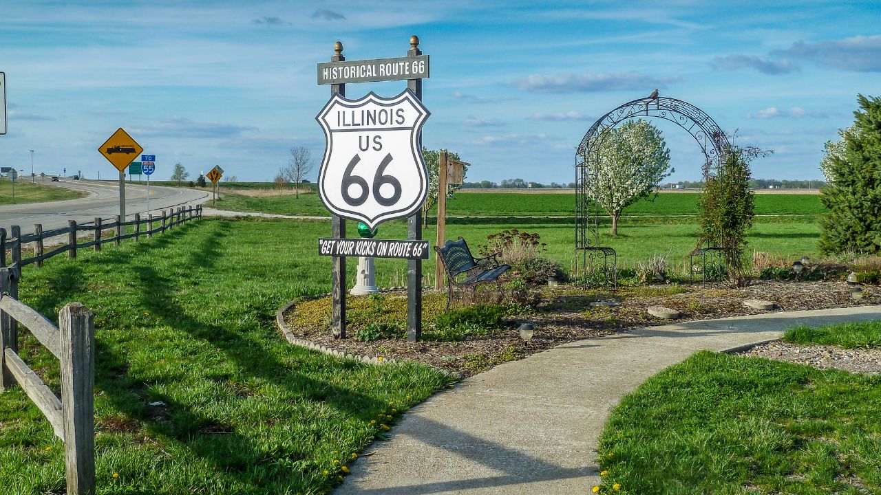 Historical Route 66 sign in Illinois