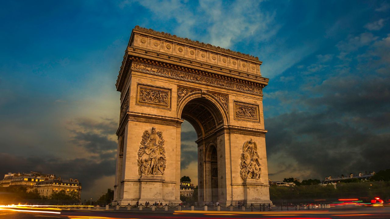 Street View of the Arc d'triomphe