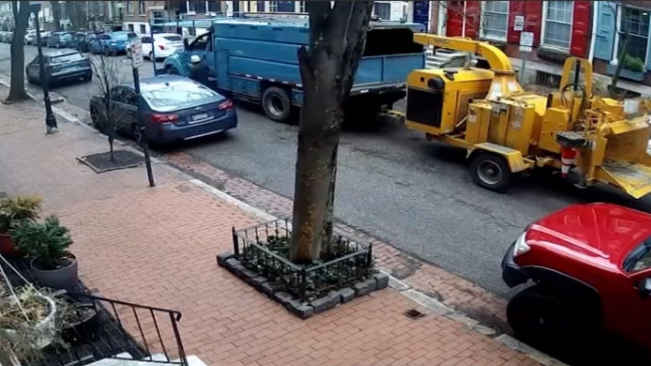 Courtesy Move Gone Wrong Leaves Couple Chasing Their Car.