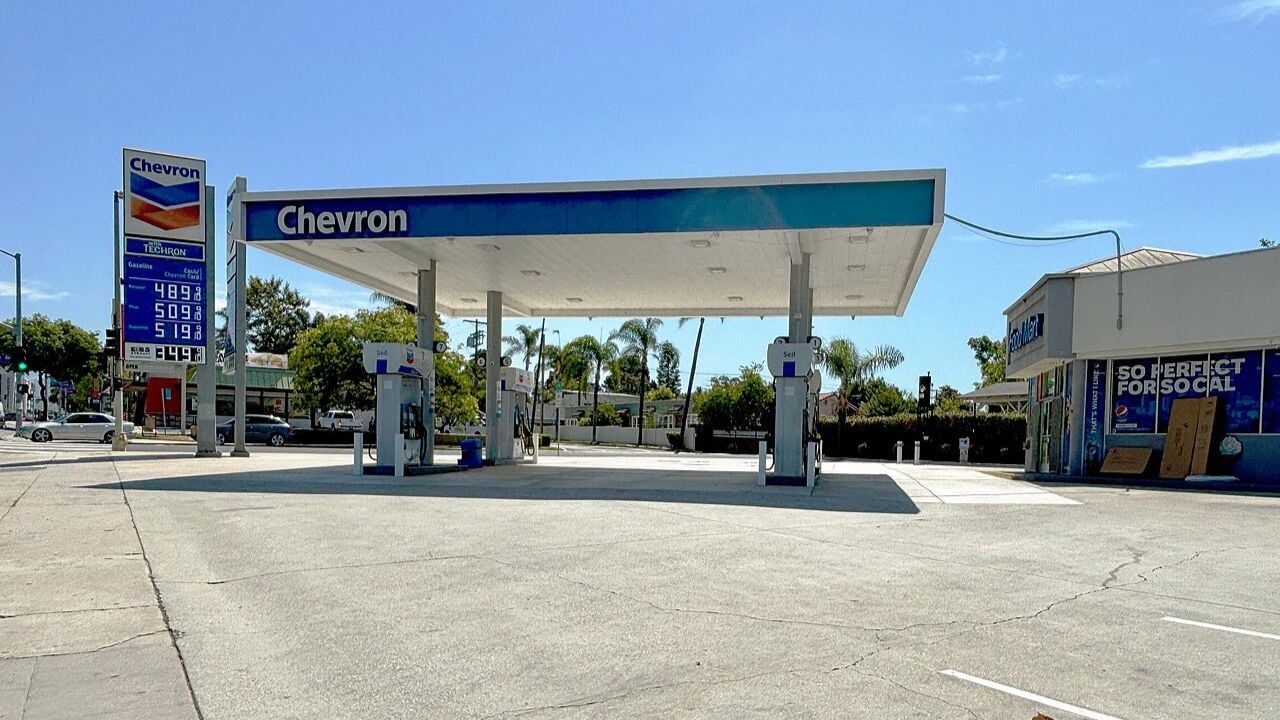 Chevron station, Los Feliz Boulevard (Los Angeles).
