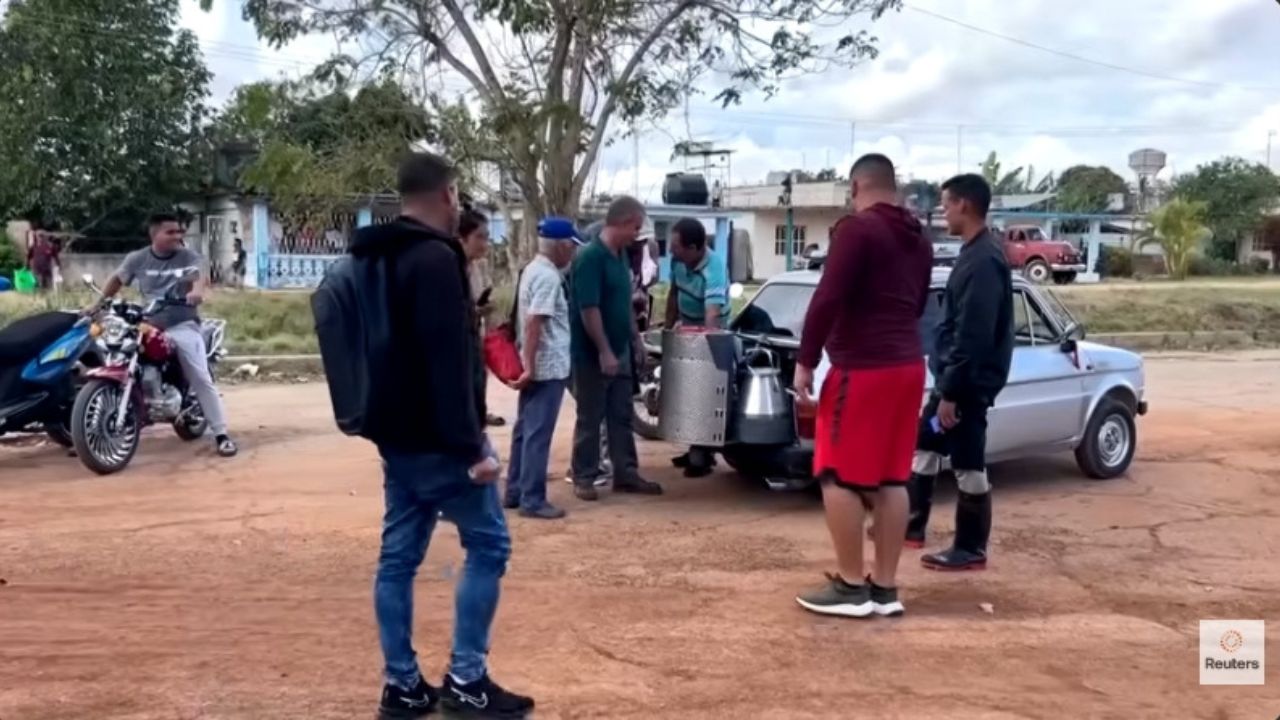 In Fuel-Starved Cuba, One Man Taught His Car to Run on Smoke.