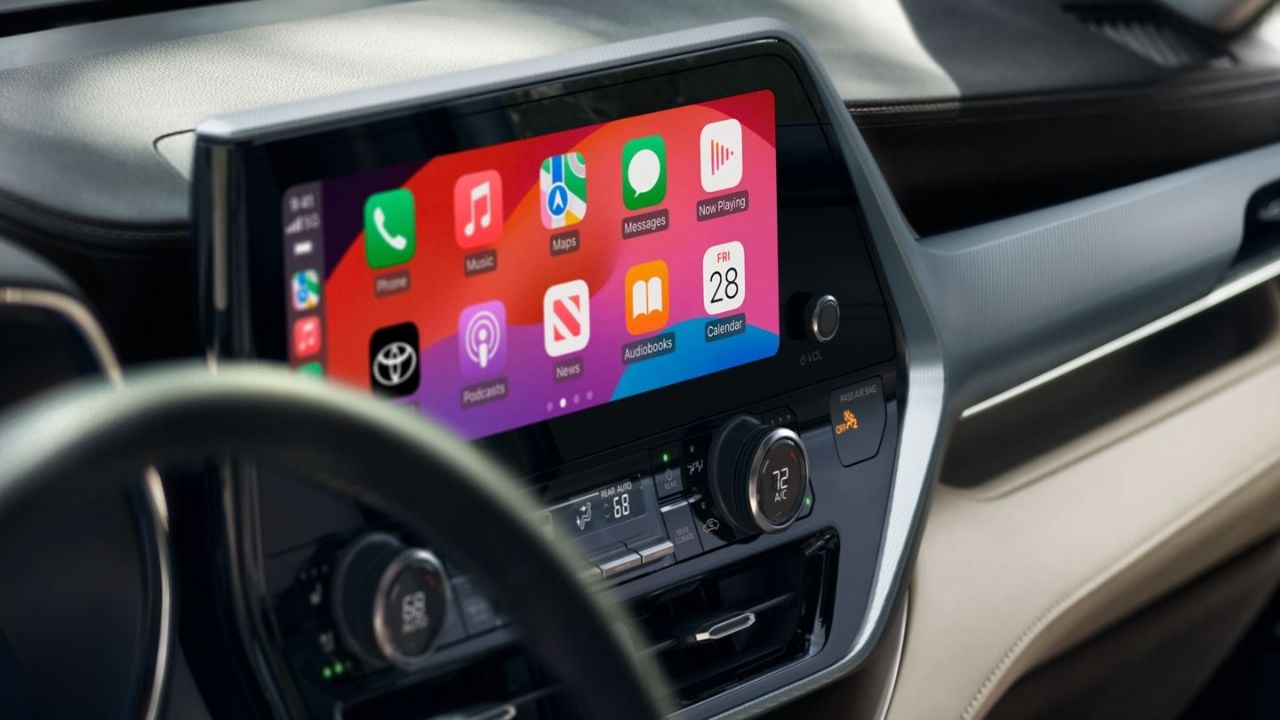 Toyota Highlander Hybrid infotainment screen.