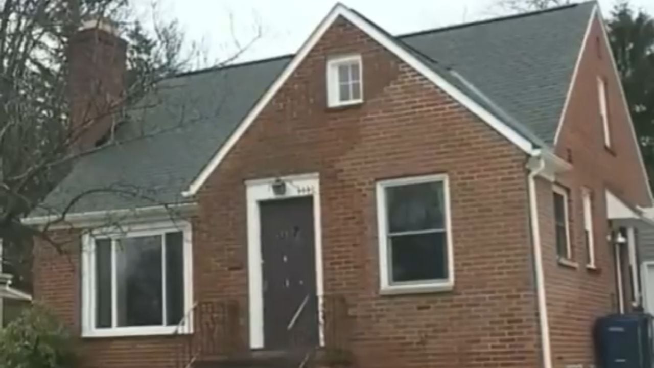 The U.S. House That’s Survived 27 Car Crashes Since 2023.