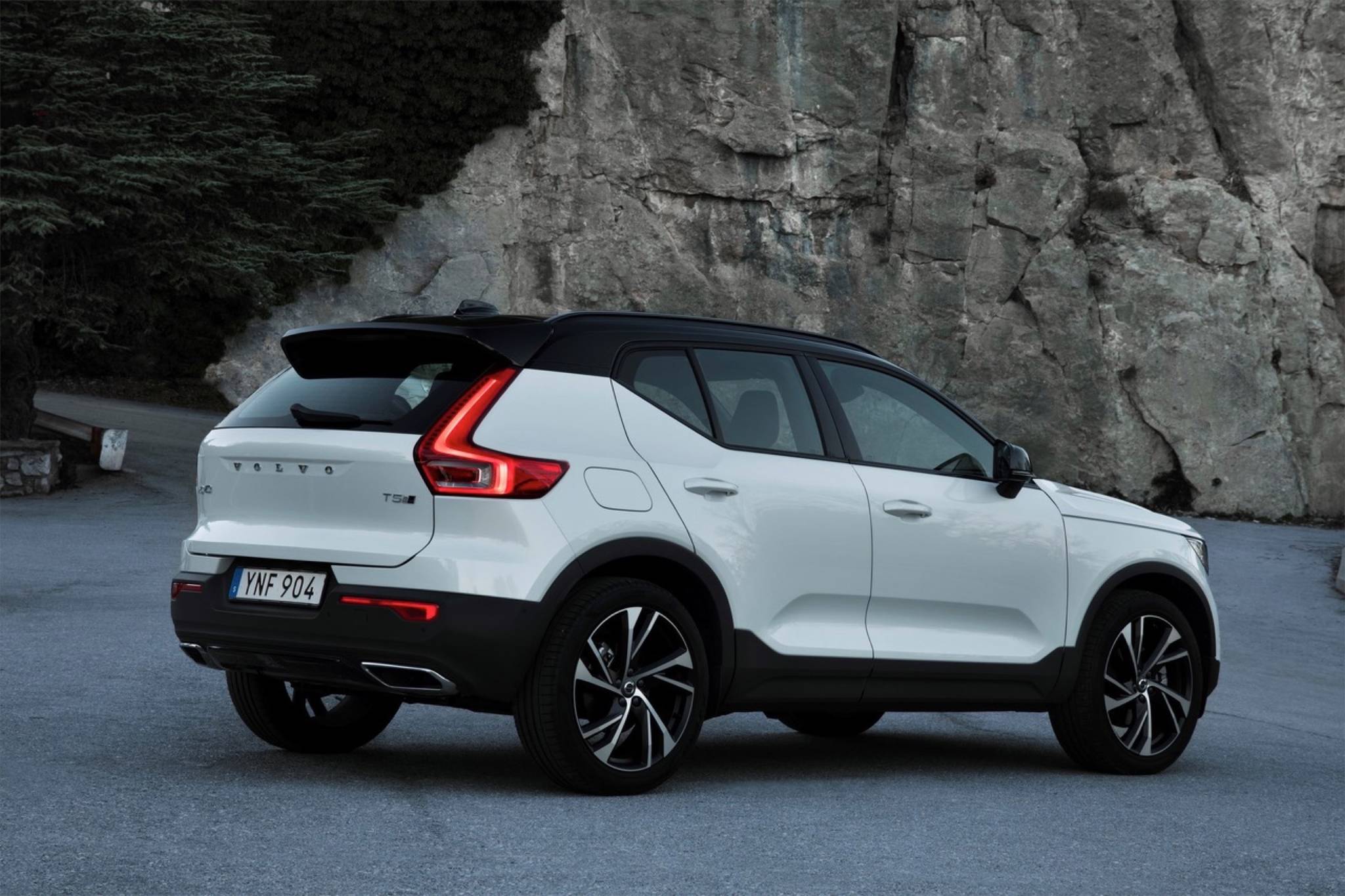 2020 Volvo XC40 rear