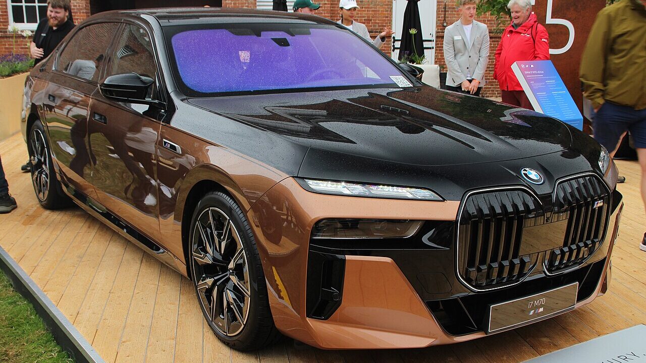 2023 BMW i7 M70.