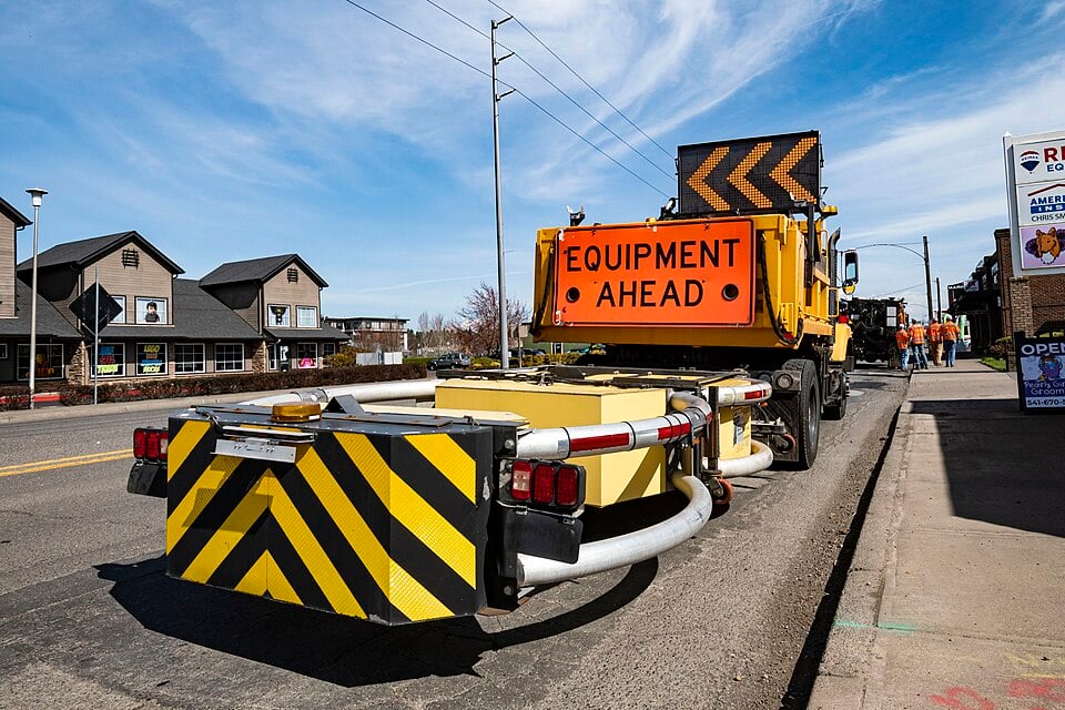 Equipment ahead - attenuator truck (52892644893)