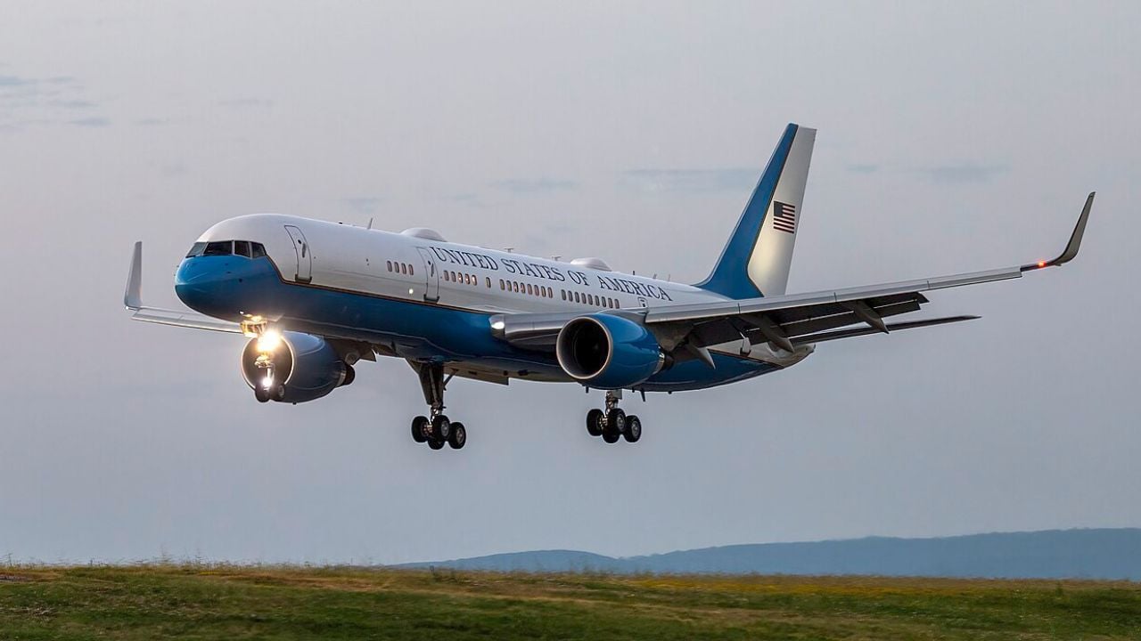 Boeing VC-32A 19-0018 as Air Force One landing at Hagerstown Regional Airport, Maryland, with President Biden aboard on the way from Dover, Delaware to Camp David, Maryland.
