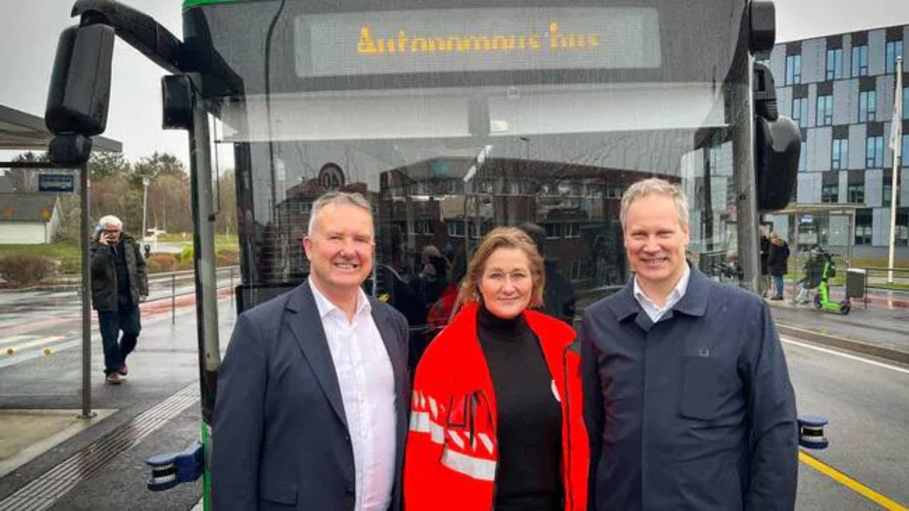 A Bus With No Driver Is Fine in Norway… So Why Are Cars Still Supervised?
