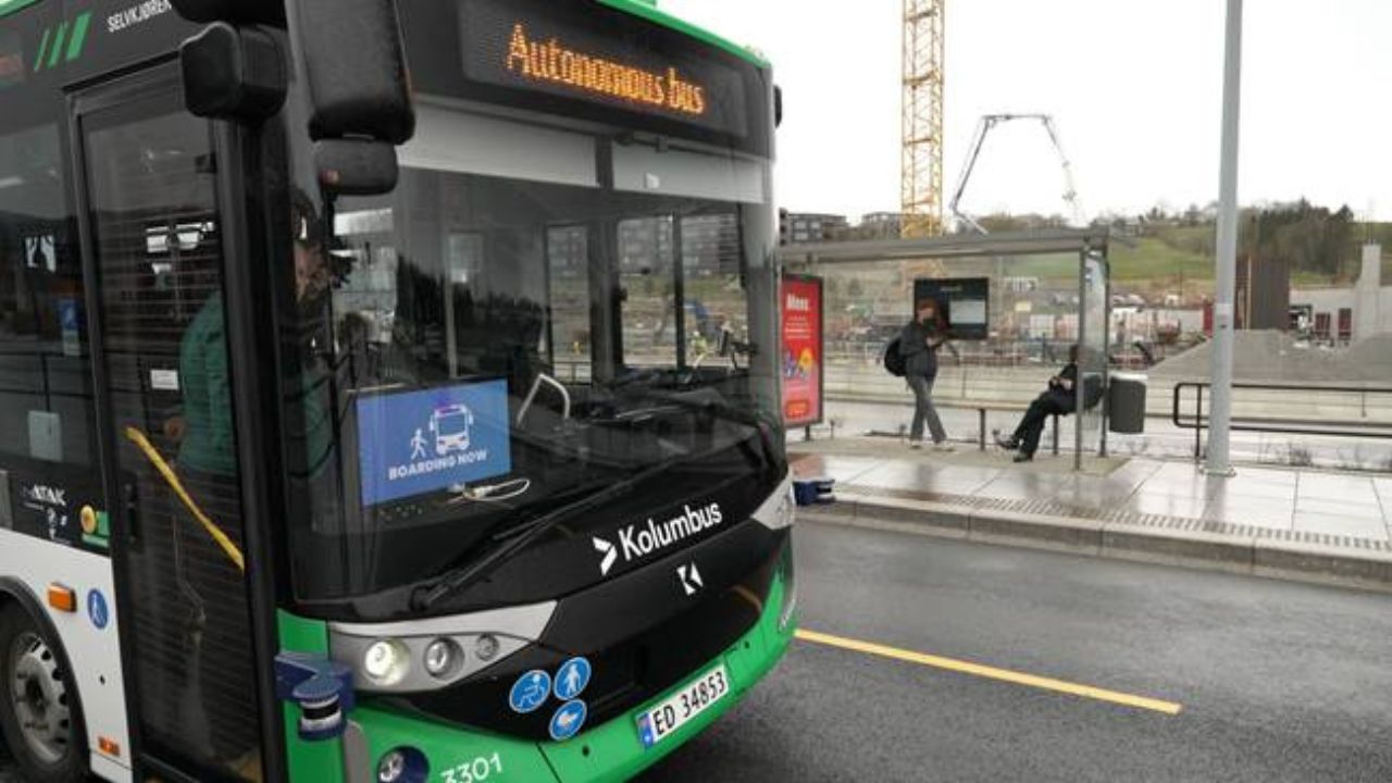 A Bus With No Driver Is Fine in Norway… So Why Are Cars Still Supervised?
