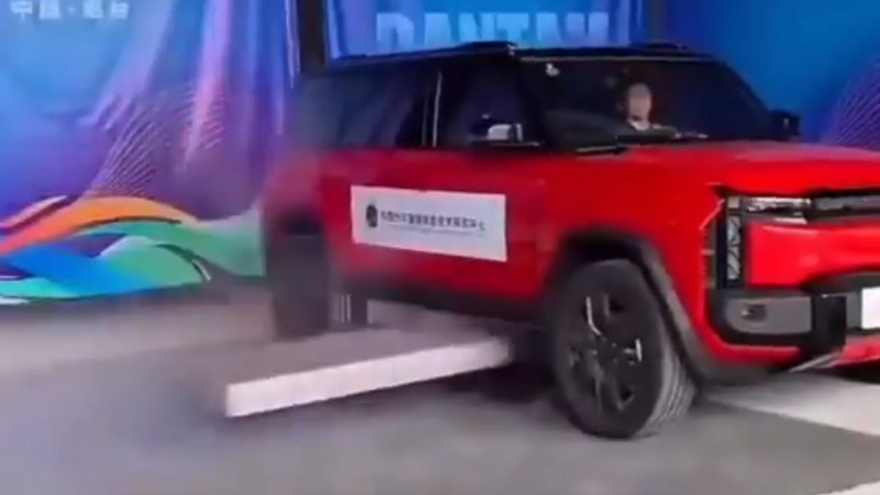 China’s Battery-Ejecting EV Sparks Debate About Who It Really Protects.