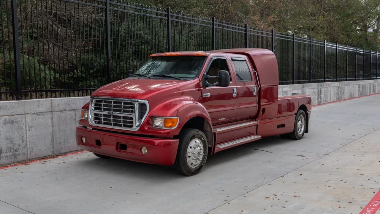 2001 Ford F-650 Pickup