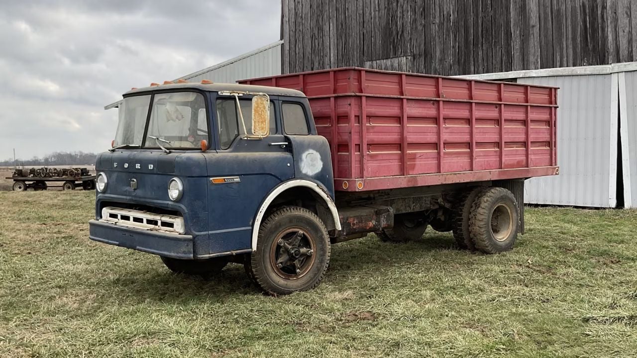 1972 Ford F700 Truck